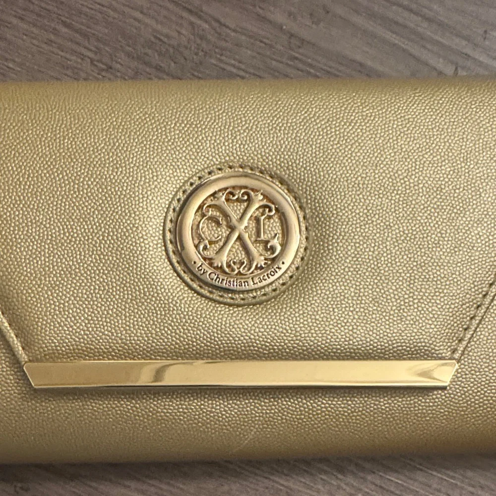 Christian Lacroix Glam Gold Caviar Clutch W/ Crossbody Chain 9” x 5” x 1” NEW ❣️